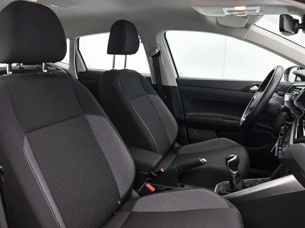1.0 TSI Life Business | 95 PK | Apple Carplay/Android Auto | Parkeer sensoren voor en achter | Climatronic (automatische airco) | Adaptieve Cruise Control | Stoelverwarming |