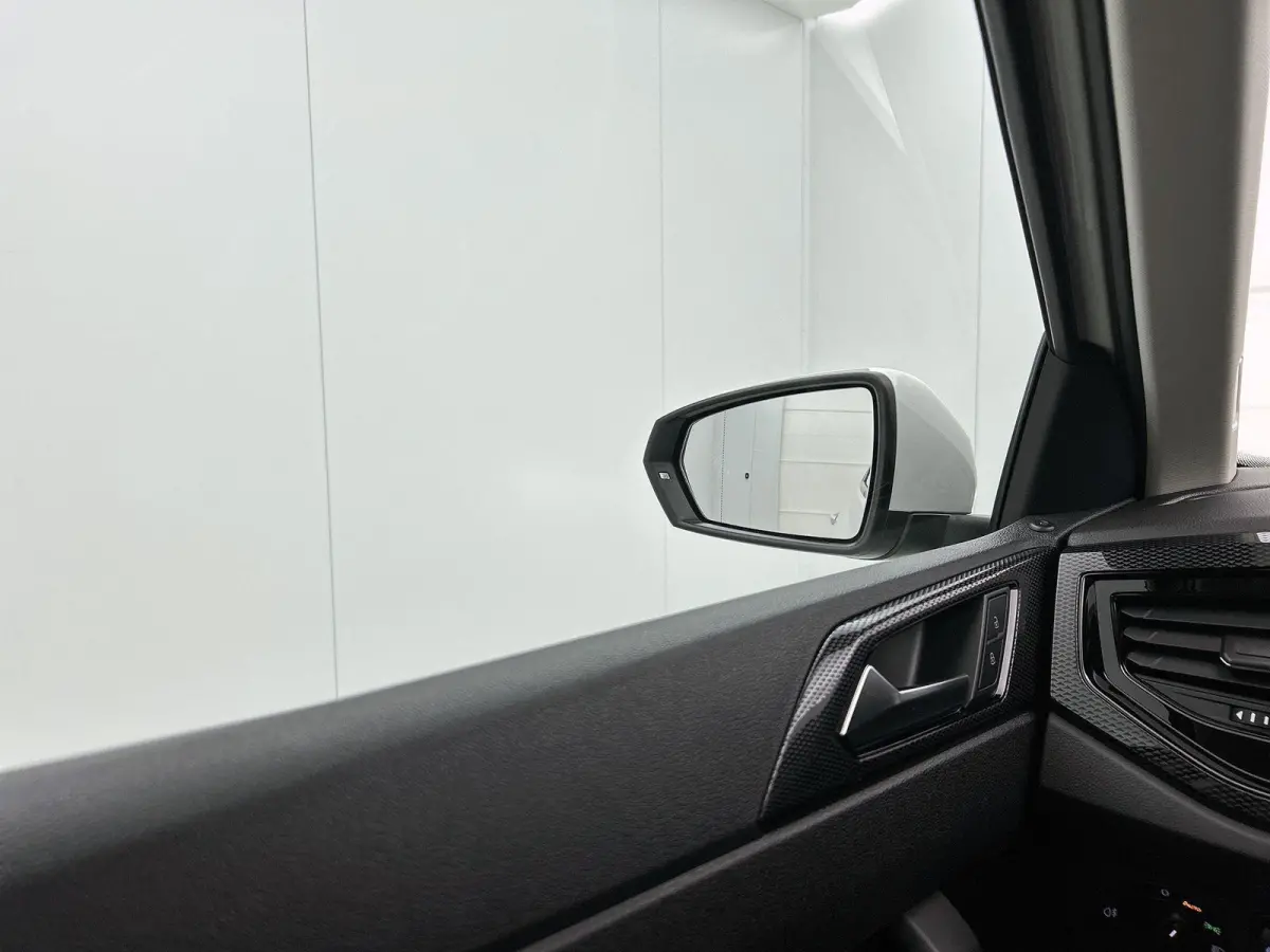 1.0 TSI Life Business | 95 PK | Apple Carplay/Android Auto | Parkeer sensoren voor en achter | Climatronic (automatische airco) | Adaptieve Cruise Control | Stoelverwarming |