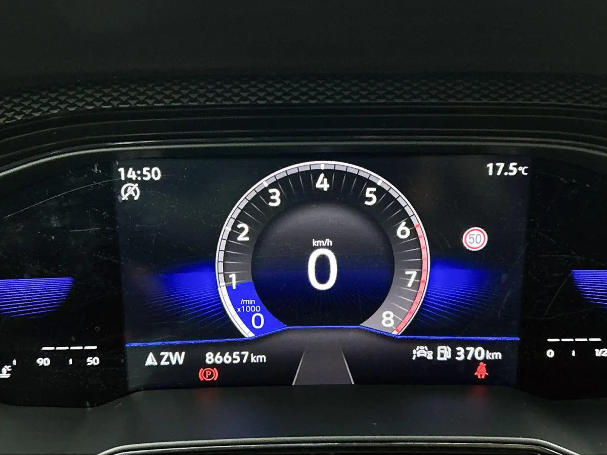 1.0 TSI Life Business | 95 PK | Apple Carplay/Android Auto | Parkeer sensoren voor en achter | Climatronic (automatische airco) | Adaptieve Cruise Control | Stoelverwarming |