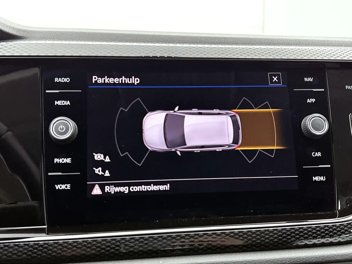 1.0 TSI Life Business | 95 PK | Apple Carplay/Android Auto | Parkeer sensoren voor en achter | Climatronic (automatische airco) | Adaptieve Cruise Control | Stoelverwarming |