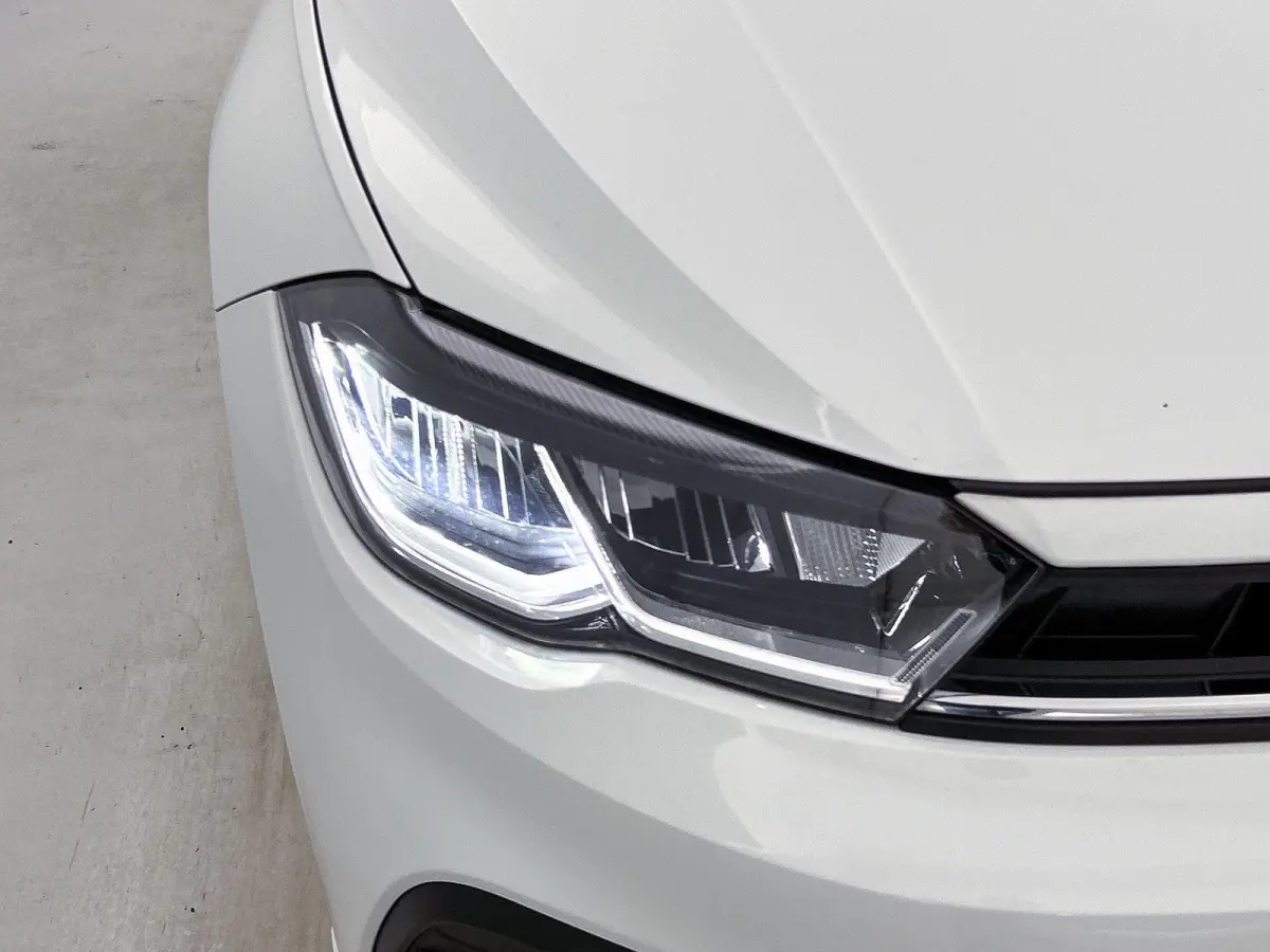 1.0 TSI Life Business | 95 PK | Apple Carplay/Android Auto | Parkeer sensoren voor en achter | Climatronic (automatische airco) | Adaptieve Cruise Control | Stoelverwarming |