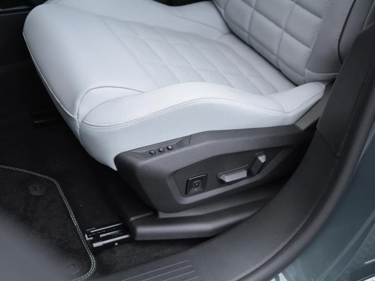 1.2 Hybrid 145 Max | Interieur-pakket | Trekhaak | Elektrisch Glazen Panoramadak |