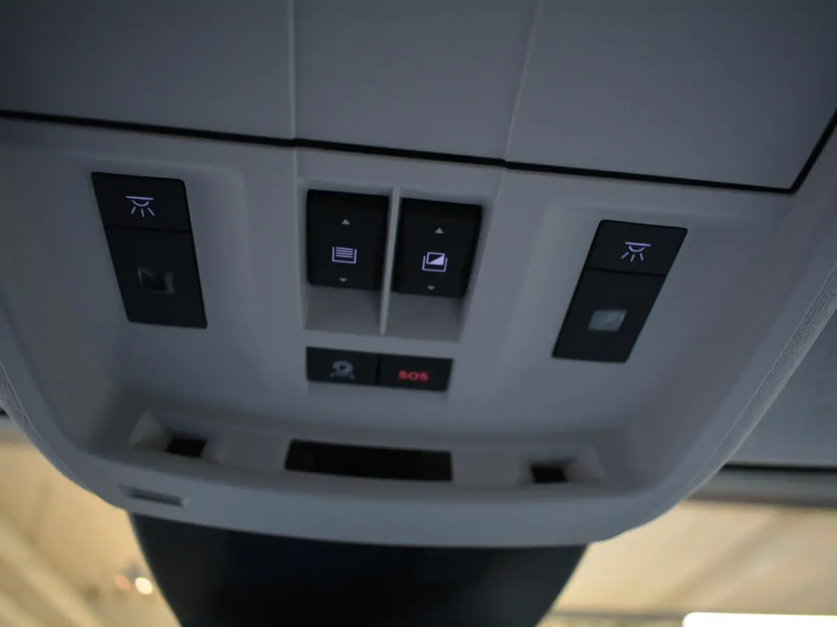 1.2 Hybrid 145 Max | Interieur-pakket | Trekhaak | Elektrisch Glazen Panoramadak |