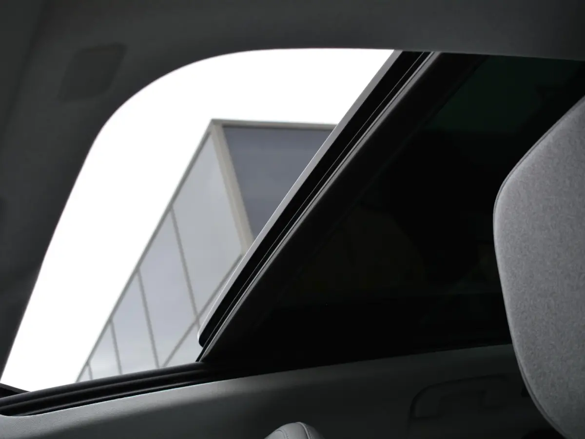 1.2 Hybrid 145 Max | Interieur-pakket | Trekhaak | Elektrisch Glazen Panoramadak |