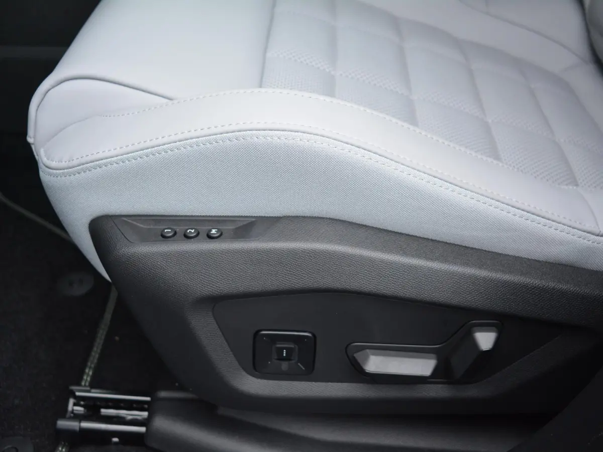 1.2 Hybrid 145 Max | Interieur-pakket | Trekhaak | Elektrisch Glazen Panoramadak |
