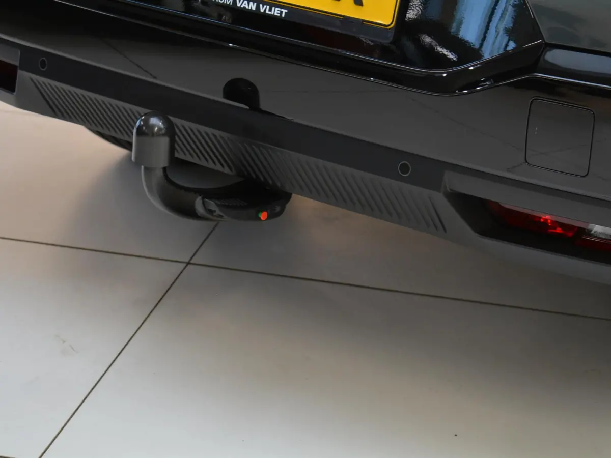 1.2 Hybrid 145 Max | Interieur-pakket | Trekhaak | Elektrisch Glazen Panoramadak |