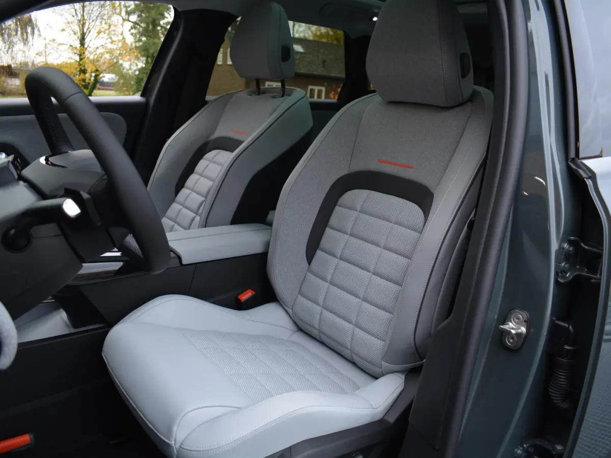 1.2 Hybrid 145 Max | Interieur-pakket | Trekhaak | Elektrisch Glazen Panoramadak |