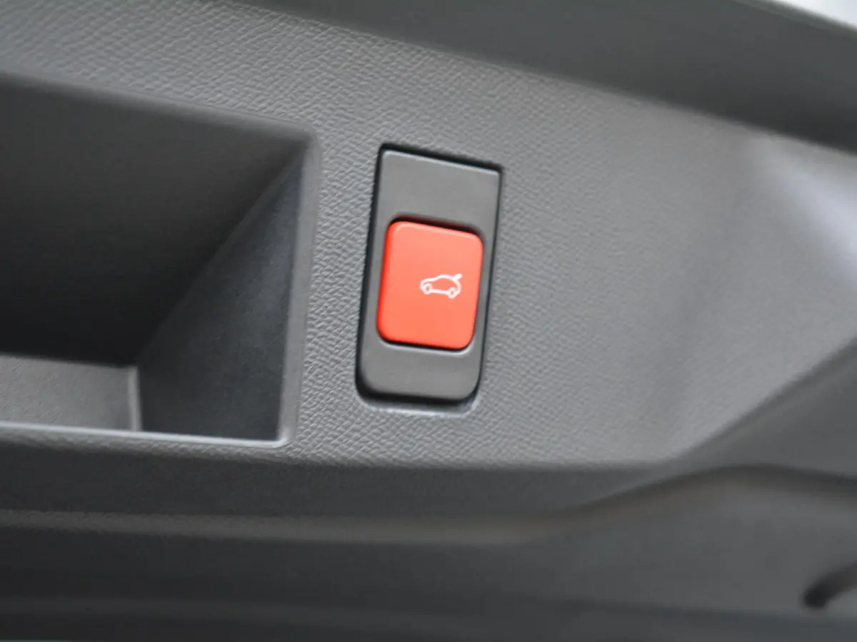 1.2 Hybrid 145 Max | Interieur-pakket | Trekhaak | Elektrisch Glazen Panoramadak |