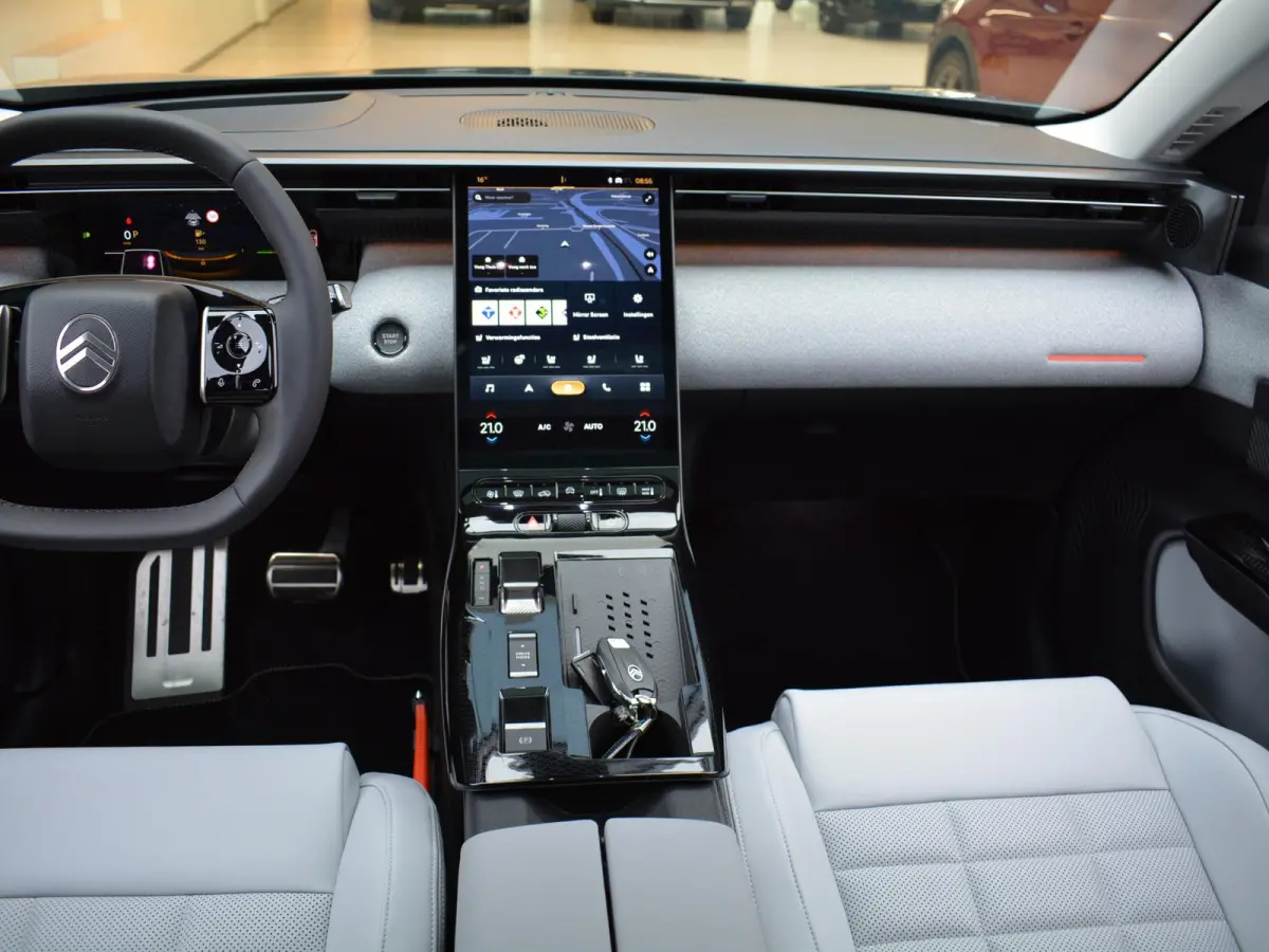 1.2 Hybrid 145 Max | Interieur-pakket | Trekhaak | Elektrisch Glazen Panoramadak |