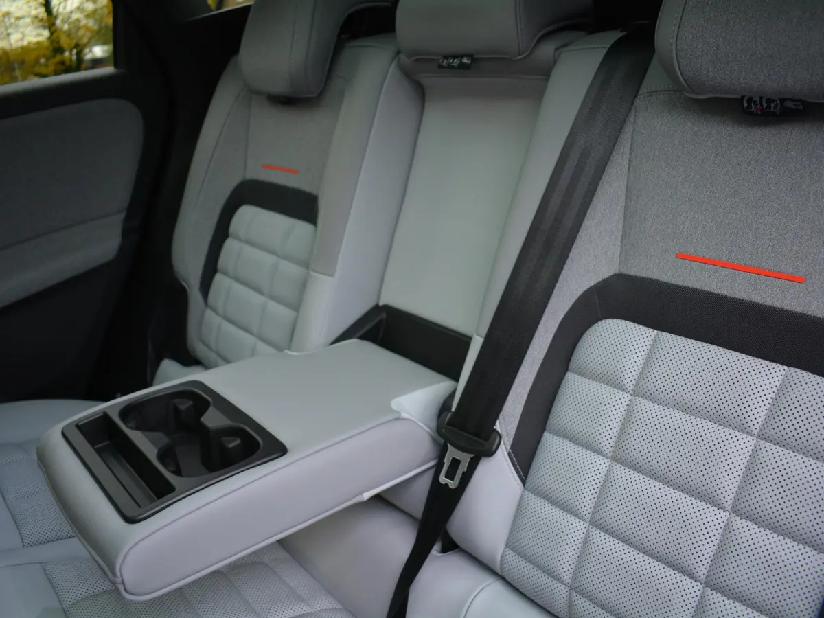 1.2 Hybrid 145 Max | Interieur-pakket | Trekhaak | Elektrisch Glazen Panoramadak |