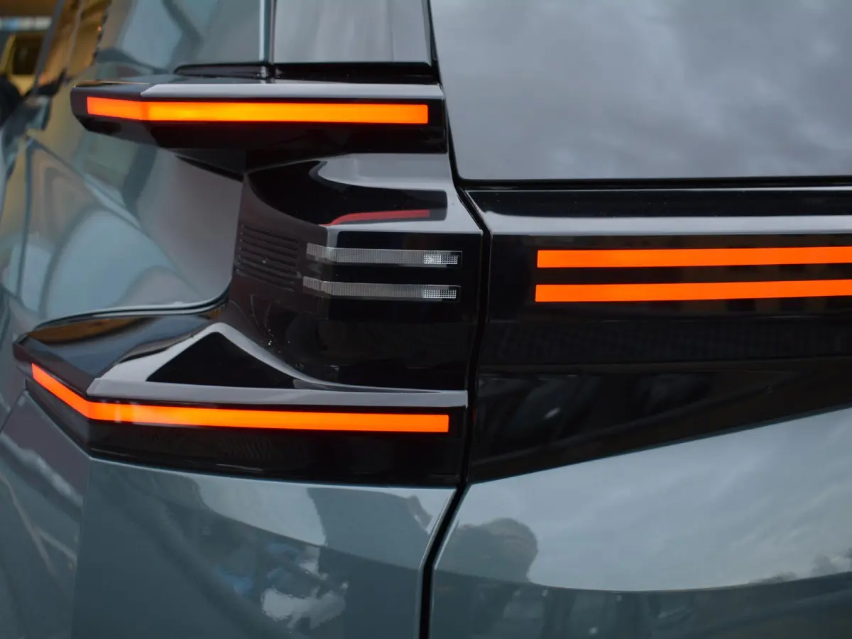 1.2 Hybrid 145 Max | Interieur-pakket | Trekhaak | Elektrisch Glazen Panoramadak |