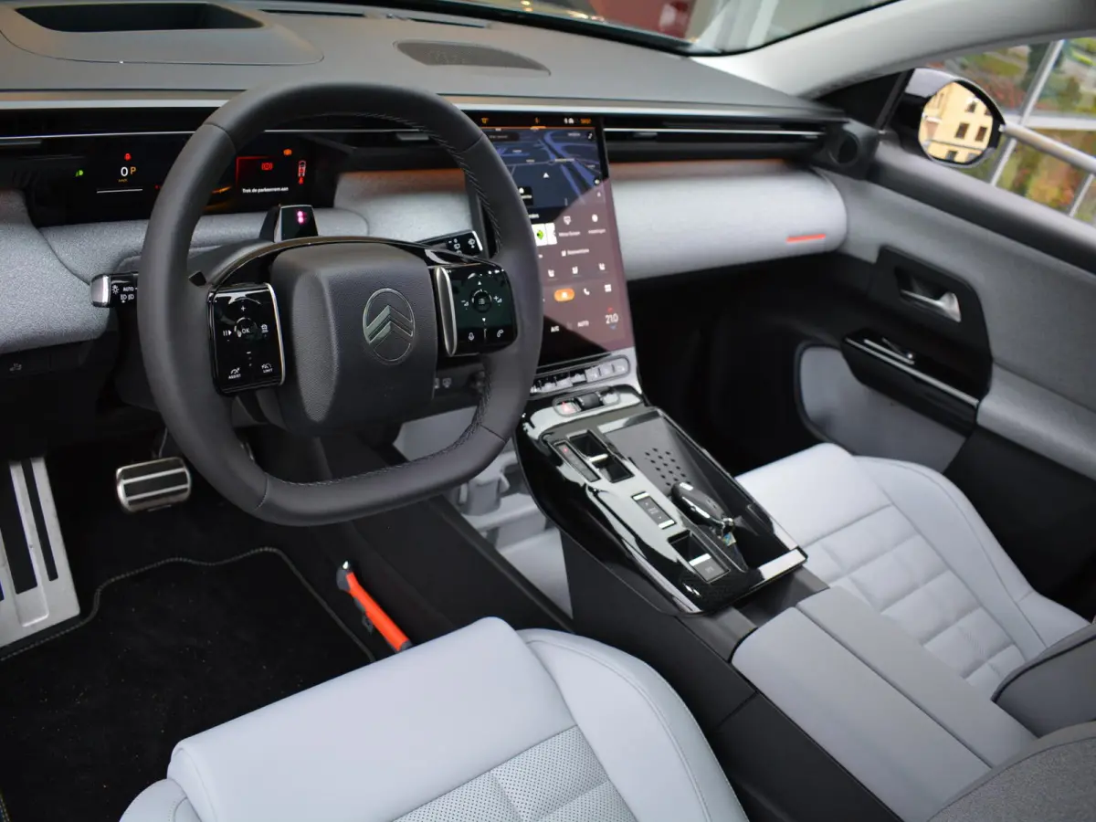 1.2 Hybrid 145 Max | Interieur-pakket | Trekhaak | Elektrisch Glazen Panoramadak |