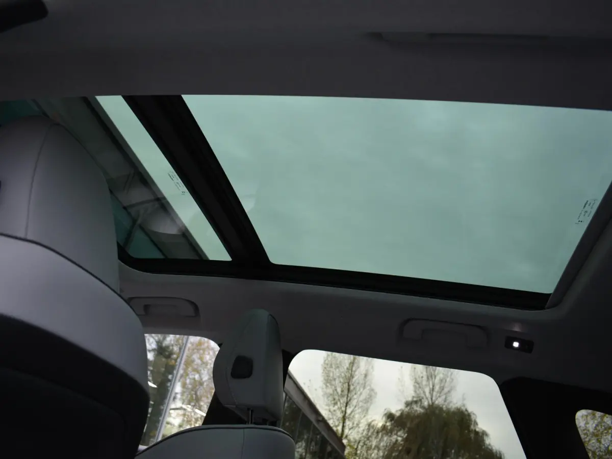 1.2 Hybrid 145 Max | Interieur-pakket | Trekhaak | Elektrisch Glazen Panoramadak |