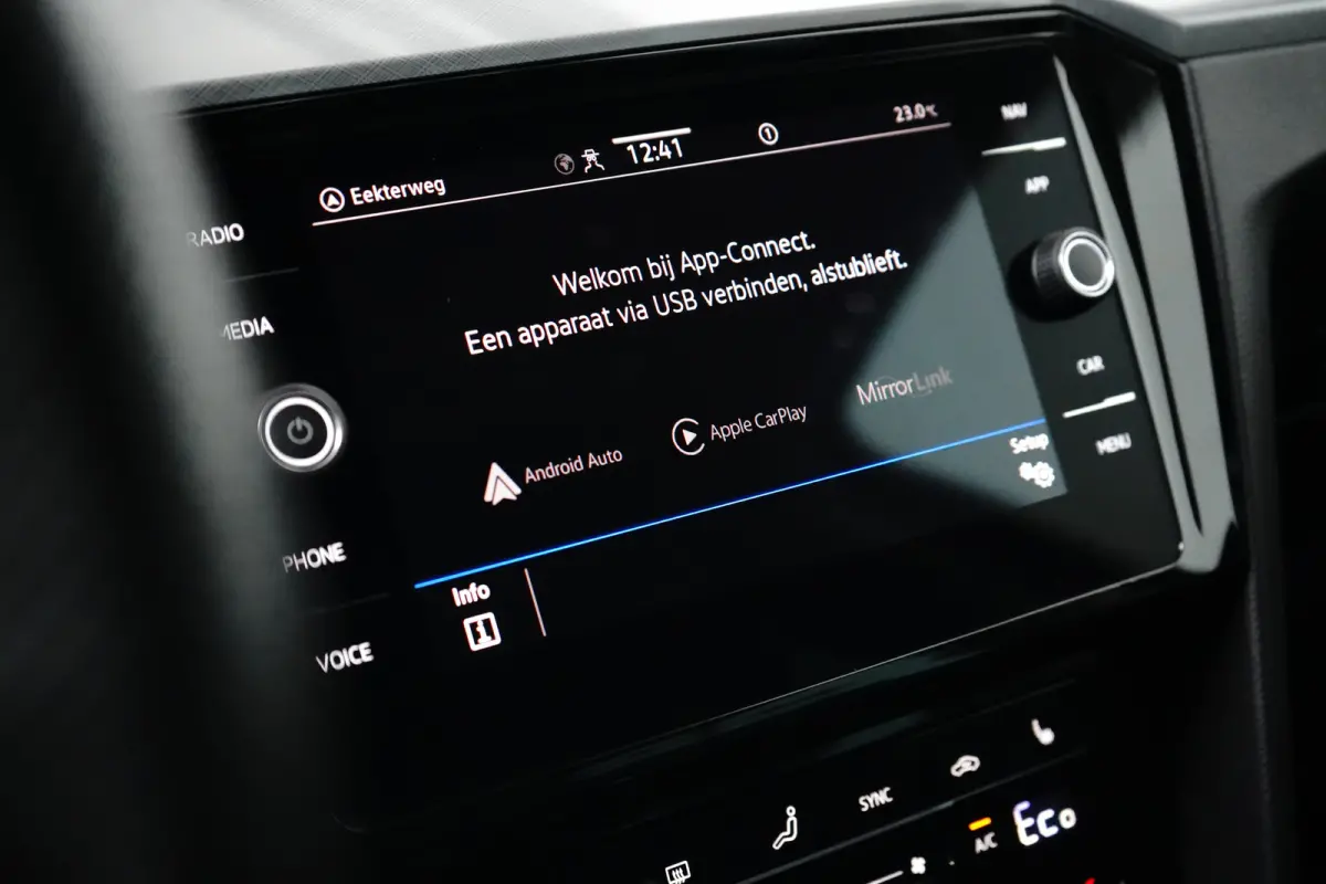 1.4 TSI PHEV GTE Business | ACC | Stoelverwarming | Camera | LED Matrix | 17'' | | Achteruitrijcamera | Cruise control adaptief | Elektrisch bedienbare achterklep met sensorsturing