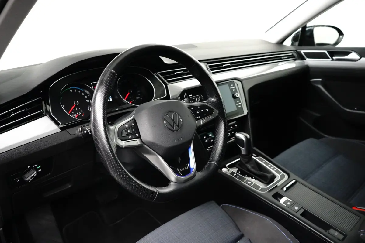 1.4 TSI PHEV GTE Business | ACC | Stoelverwarming | Camera | LED Matrix | 17'' | | Achteruitrijcamera | Cruise control adaptief | Elektrisch bedienbare achterklep met sensorsturing