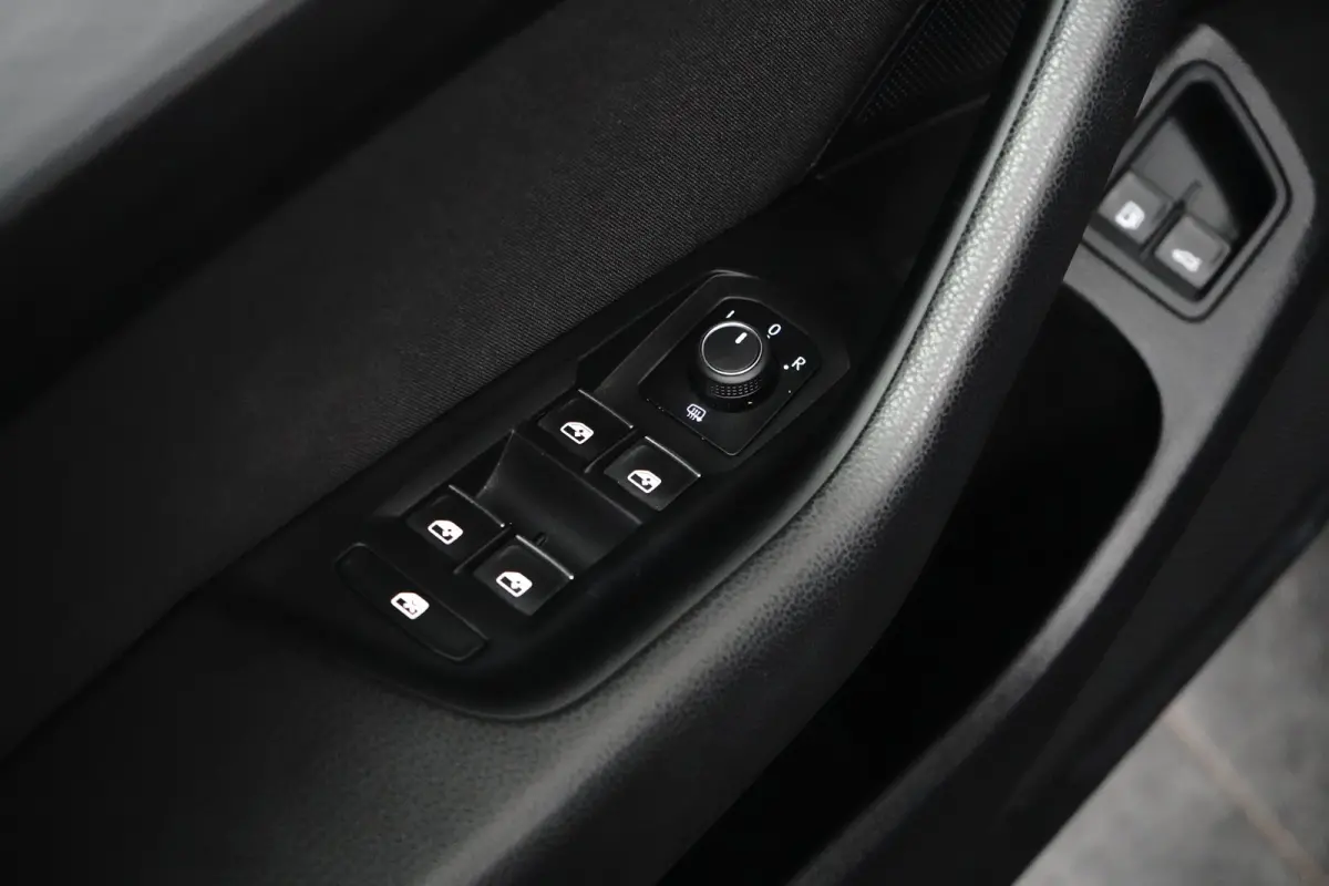 1.4 TSI PHEV GTE Business | ACC | Stoelverwarming | Camera | LED Matrix | 17'' | | Achteruitrijcamera | Cruise control adaptief | Elektrisch bedienbare achterklep met sensorsturing