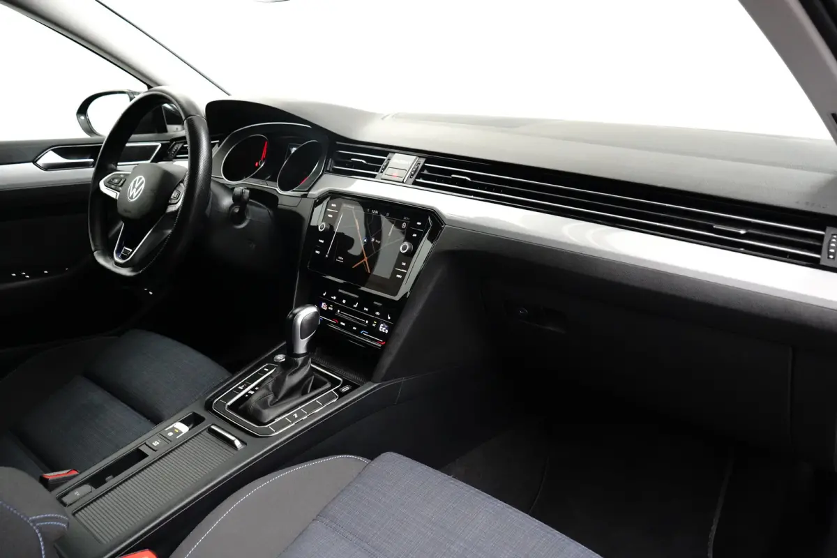 1.4 TSI PHEV GTE Business | ACC | Stoelverwarming | Camera | LED Matrix | 17'' | | Achteruitrijcamera | Cruise control adaptief | Elektrisch bedienbare achterklep met sensorsturing