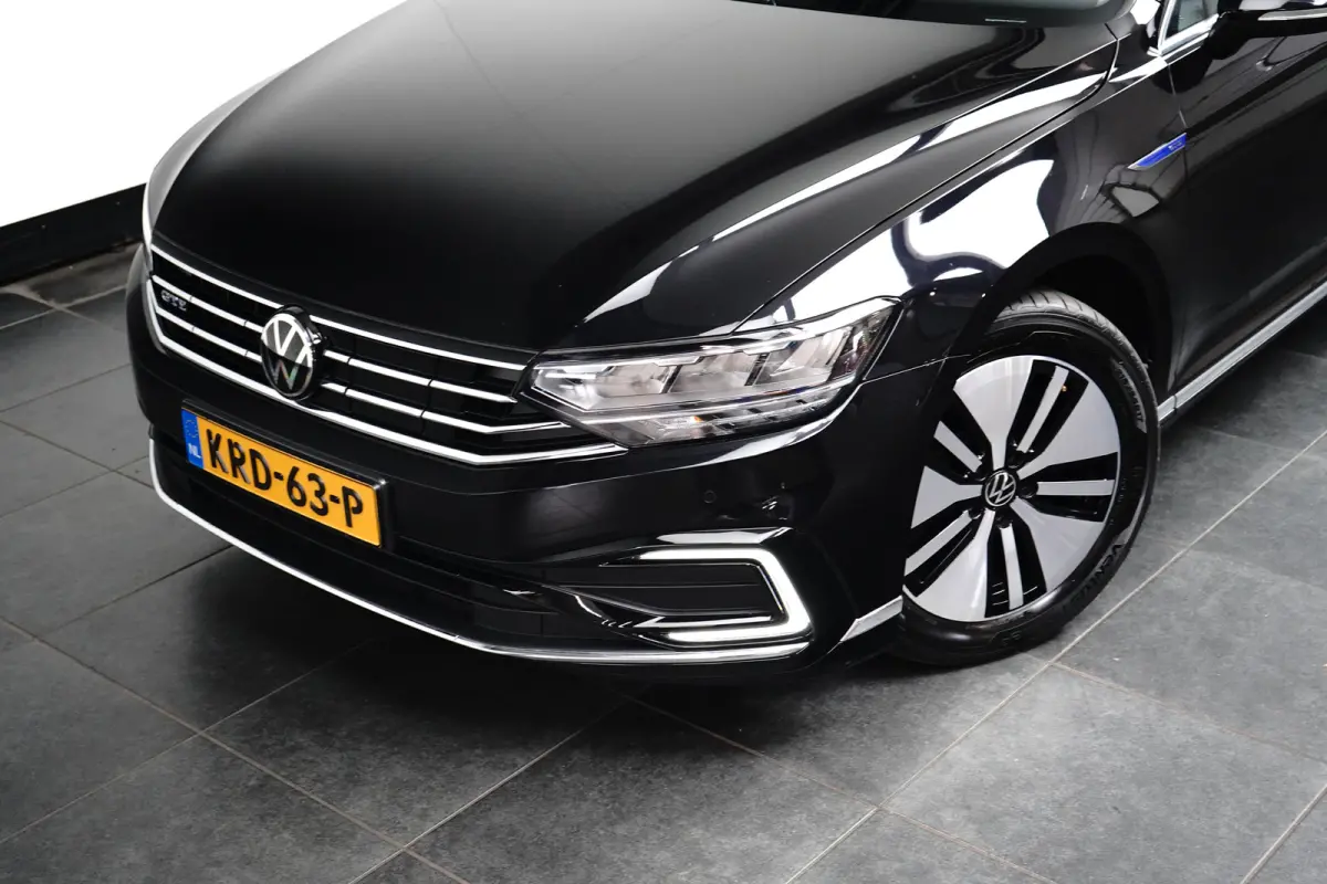1.4 TSI PHEV GTE Business | ACC | Stoelverwarming | Camera | LED Matrix | 17'' | | Achteruitrijcamera | Cruise control adaptief | Elektrisch bedienbare achterklep met sensorsturing