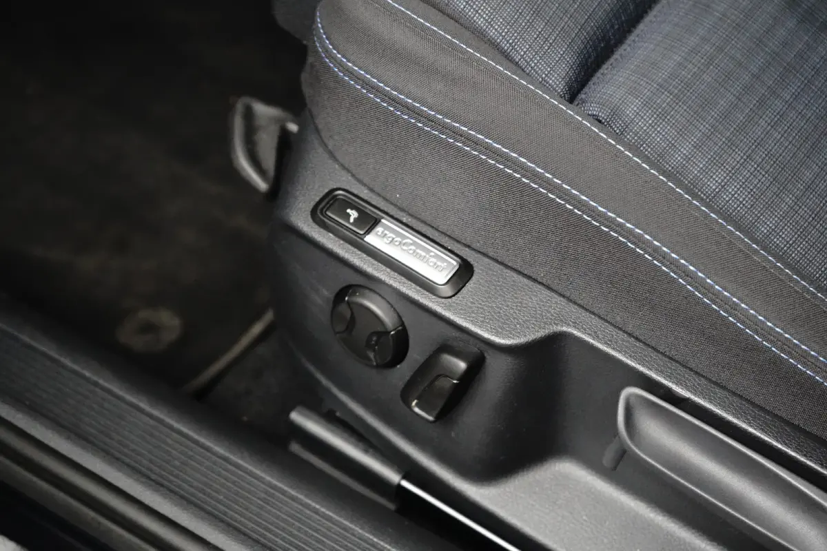 1.4 TSI PHEV GTE Business | ACC | Stoelverwarming | Camera | LED Matrix | 17'' | | Achteruitrijcamera | Cruise control adaptief | Elektrisch bedienbare achterklep met sensorsturing