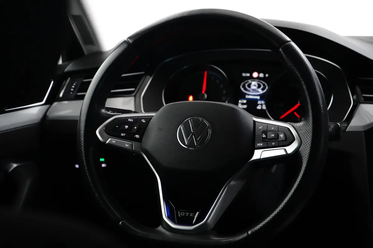1.4 TSI PHEV GTE Business | ACC | Stoelverwarming | Camera | LED Matrix | 17'' | | Achteruitrijcamera | Cruise control adaptief | Elektrisch bedienbare achterklep met sensorsturing