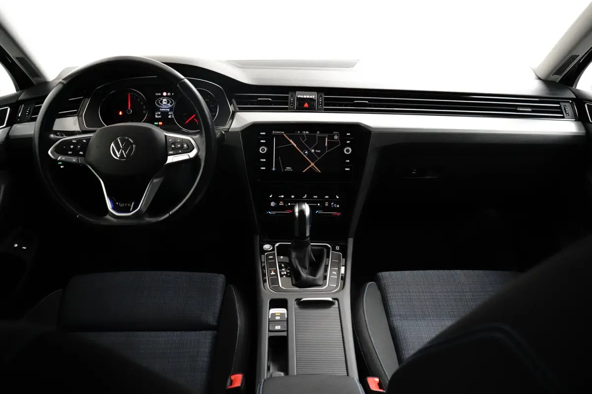 1.4 TSI PHEV GTE Business | ACC | Stoelverwarming | Camera | LED Matrix | 17'' | | Achteruitrijcamera | Cruise control adaptief | Elektrisch bedienbare achterklep met sensorsturing