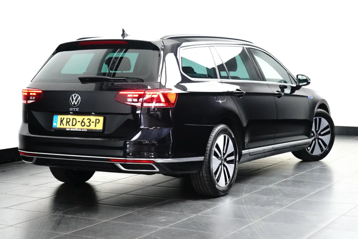 1.4 TSI PHEV GTE Business | ACC | Stoelverwarming | Camera | LED Matrix | 17'' | | Achteruitrijcamera | Cruise control adaptief | Elektrisch bedienbare achterklep met sensorsturing