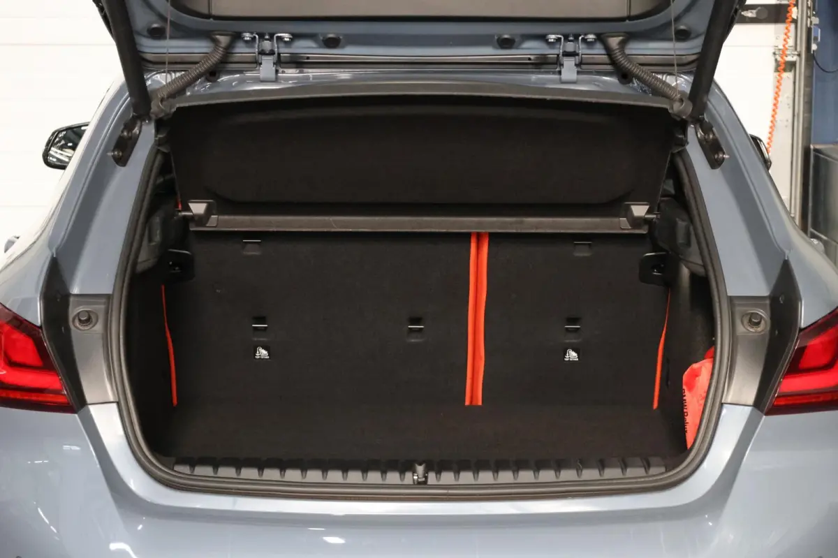 M135i xDrive 306+PK M-PERFORMANCE/LED/VIRTUAL/SFEER/PANO/LEER+S.VERWARMING/LMV/CAM/CRUISE/ECC/12 MND GARANTIE!