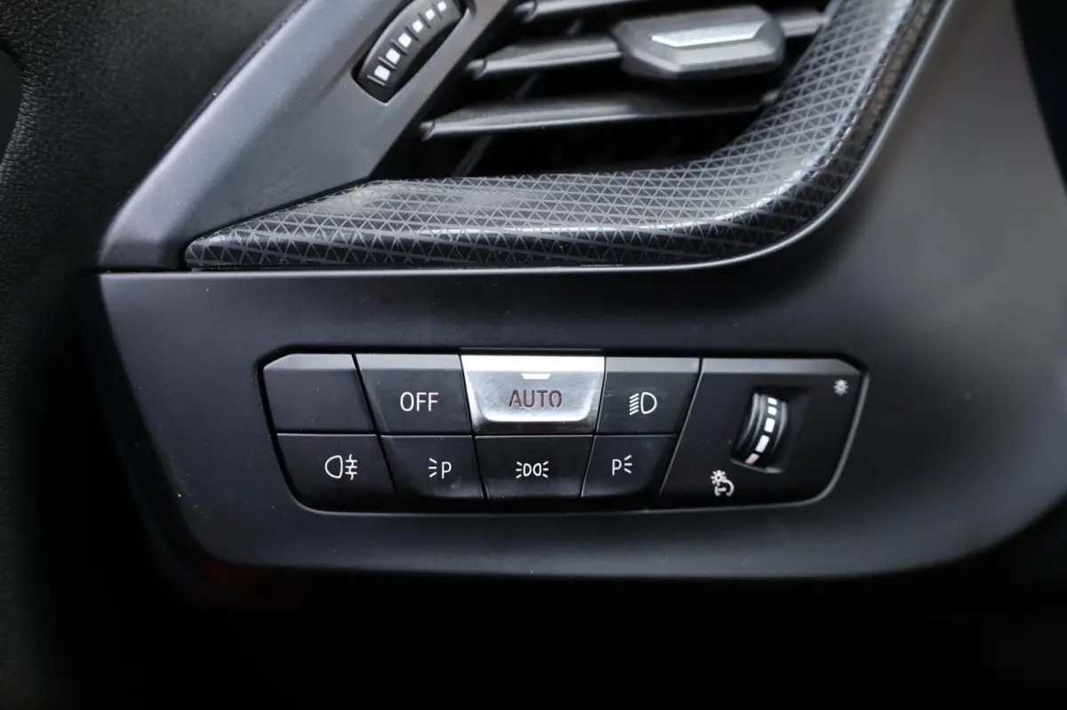 M135i xDrive 306+PK M-PERFORMANCE/LED/VIRTUAL/SFEER/PANO/LEER+S.VERWARMING/LMV/CAM/CRUISE/ECC/12 MND GARANTIE!