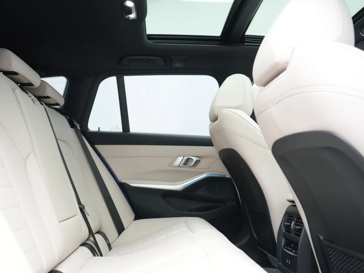 330e xDrive M Sport PHEV 293pk Dealer O.H | Panodak | Head Up | Camera | Laser LED | Lederen Sportstoelen Memory & Verwarmd | Keyless | Cruise Control | BLIS | Apple Carplay | Virtual | Navi