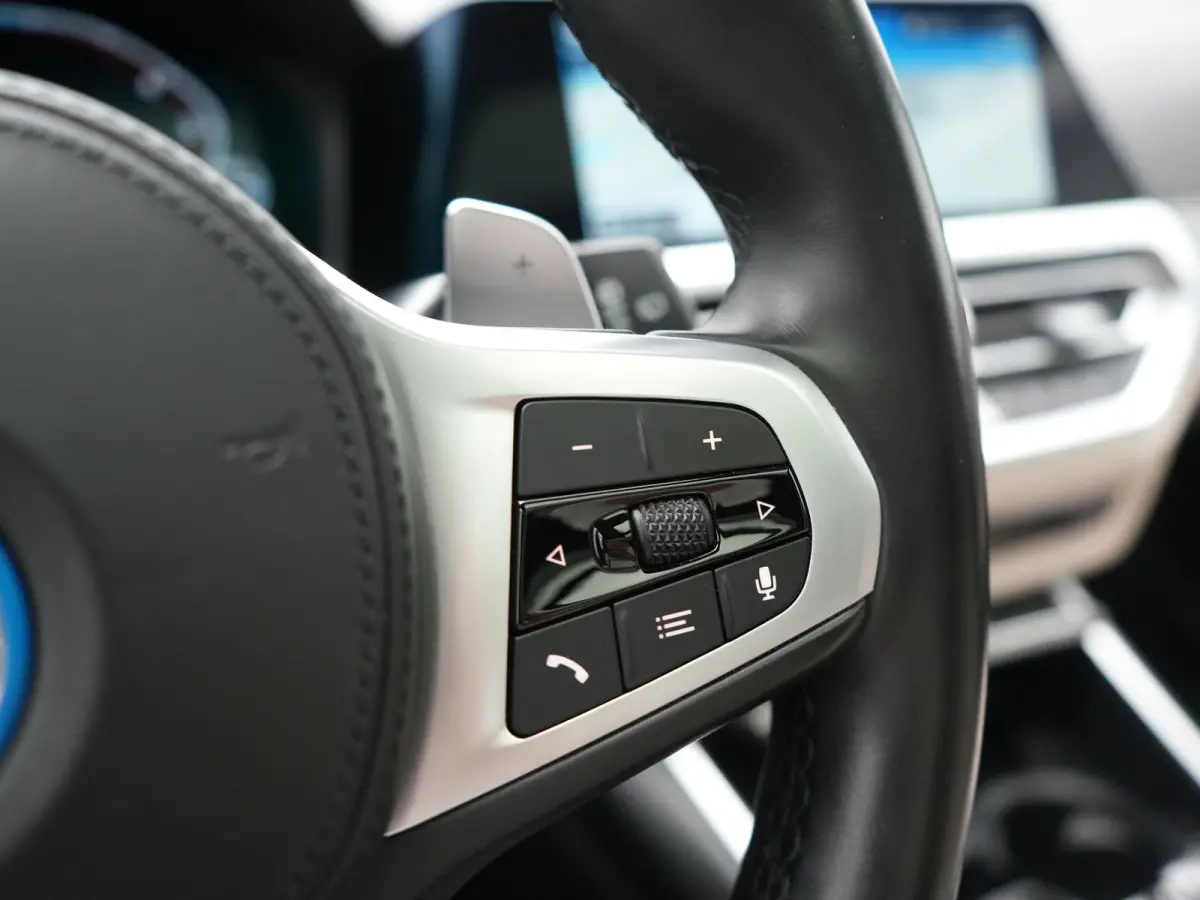 330e xDrive M Sport PHEV 293pk Dealer O.H | Panodak | Head Up | Camera | Laser LED | Lederen Sportstoelen Memory & Verwarmd | Keyless | Cruise Control | BLIS | Apple Carplay | Virtual | Navi
