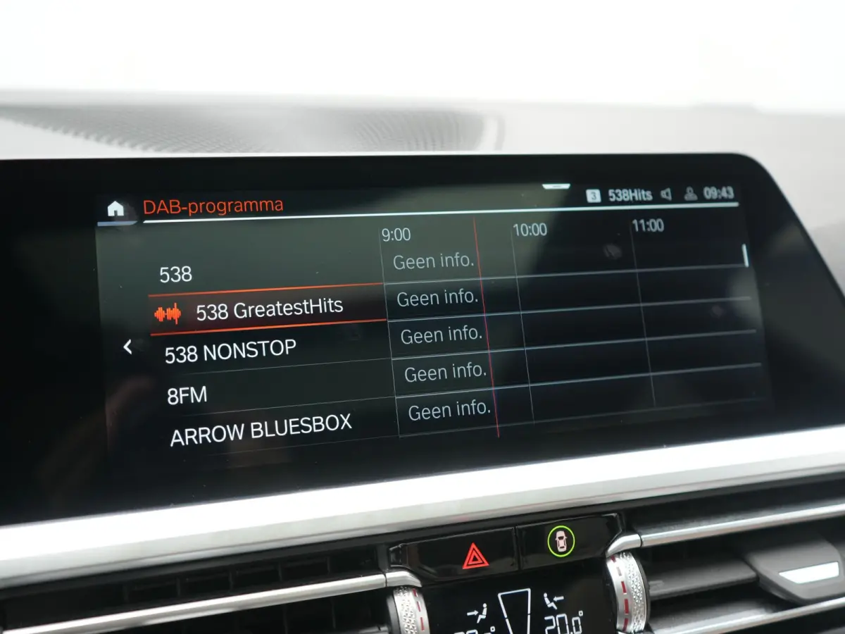 330e xDrive M Sport PHEV 293pk Dealer O.H | Panodak | Head Up | Camera | Laser LED | Lederen Sportstoelen Memory & Verwarmd | Keyless | Cruise Control | BLIS | Apple Carplay | Virtual | Navi