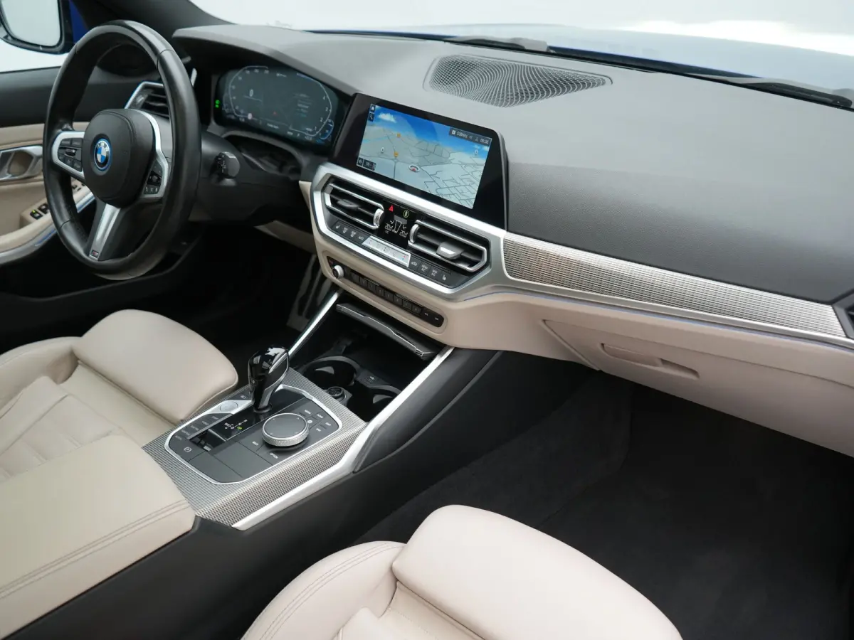 330e xDrive M Sport PHEV 293pk Dealer O.H | Panodak | Head Up | Camera | Laser LED | Lederen Sportstoelen Memory & Verwarmd | Keyless | Cruise Control | BLIS | Apple Carplay | Virtual | Navi