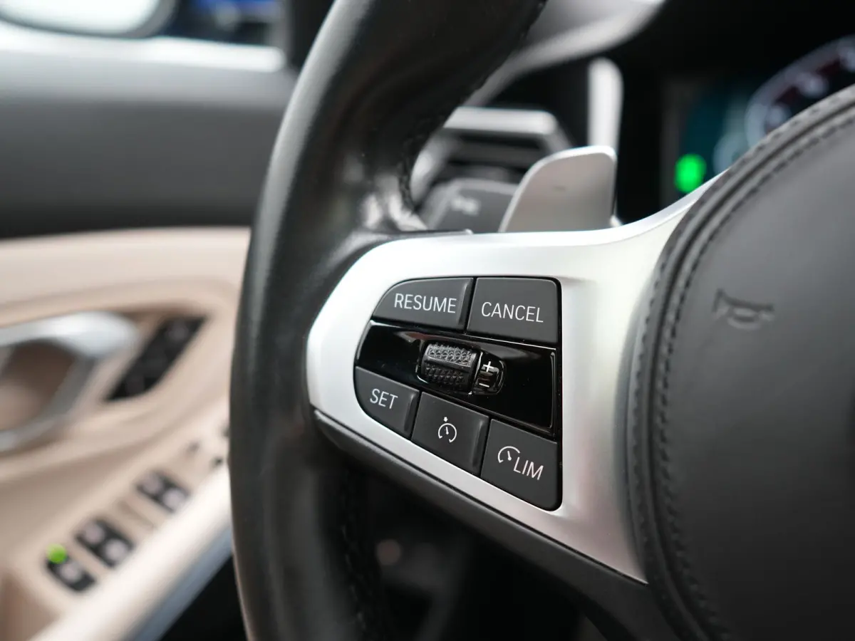 330e xDrive M Sport PHEV 293pk Dealer O.H | Panodak | Head Up | Camera | Laser LED | Lederen Sportstoelen Memory & Verwarmd | Keyless | Cruise Control | BLIS | Apple Carplay | Virtual | Navi