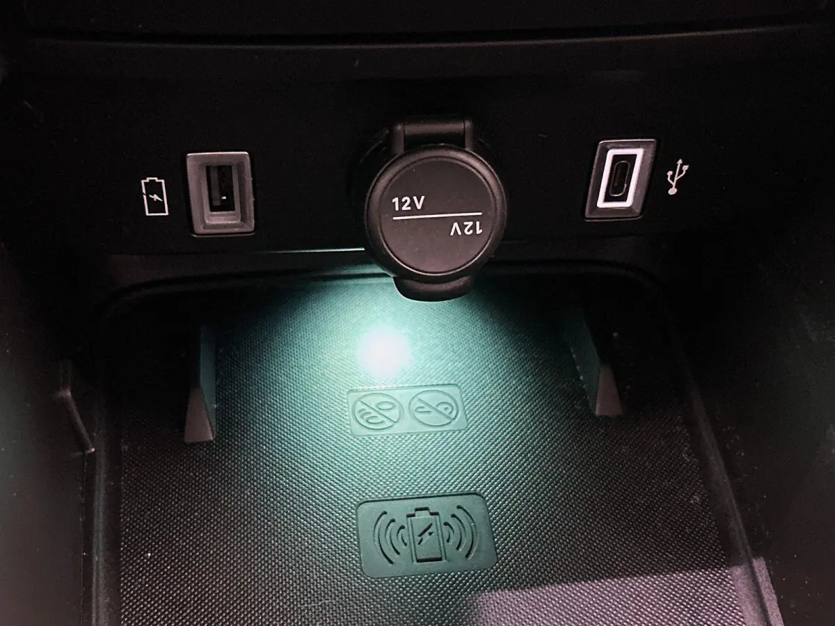1st Edition 54 kWh | Automaat | LMV | Navigatie | Climate Control | Camera | Adaptive Cruise Control | Elektrische Achterklep | Stoel verwarming  | Apple carplay