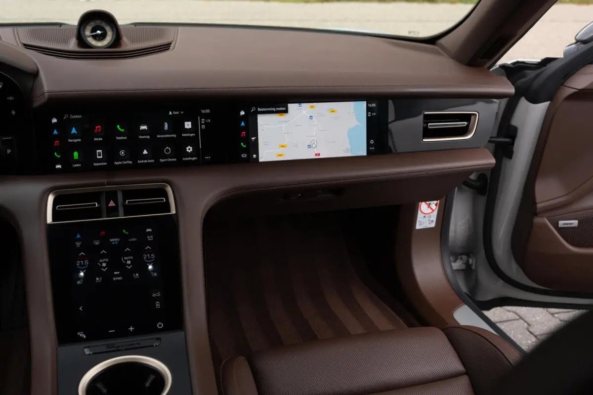4S Performance Plus 84 kWh|Krijt|Keramisch|€ 181.000 Np|1Eig|Org NL NAP|SportDesign|Achterasbesturing|Olea|SportChrono|Carbon|Warmtepomp|BOSE|Dealer Onderhouden