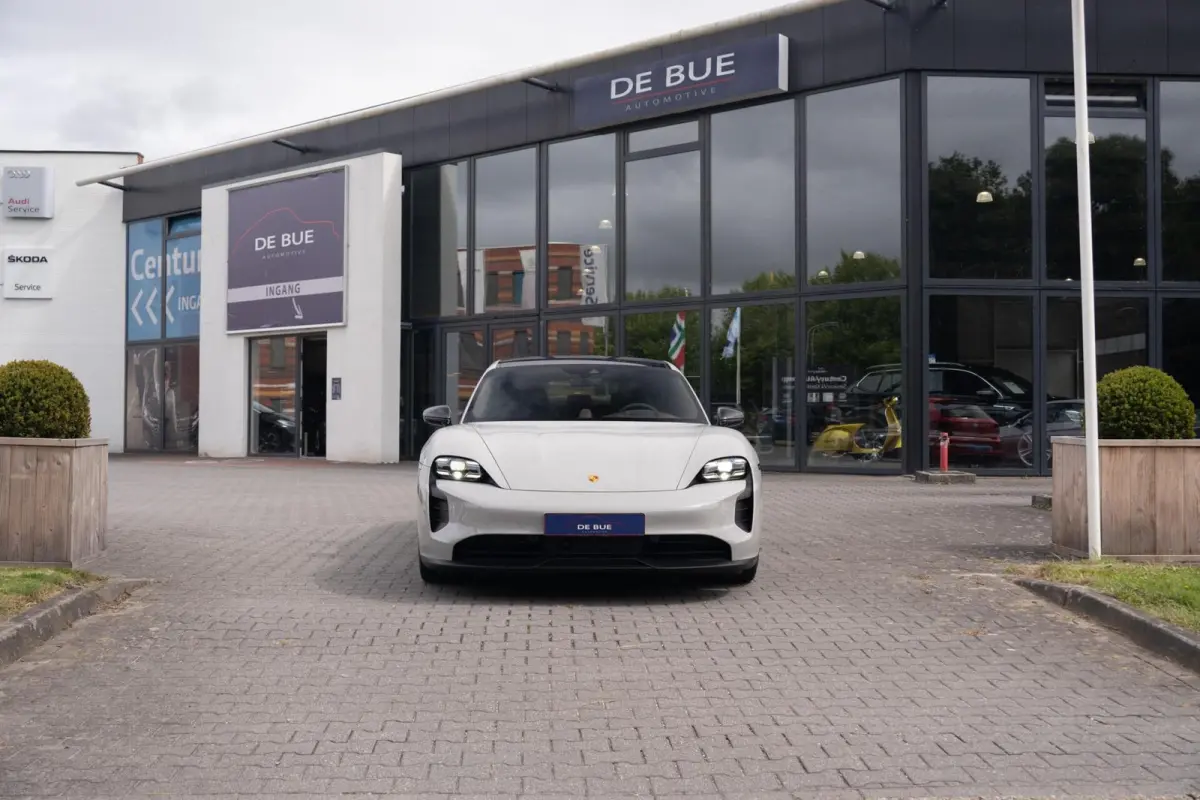 4S Performance Plus 84 kWh|Krijt|Keramisch|€ 181.000 Np|1Eig|Org NL NAP|SportDesign|Achterasbesturing|Olea|SportChrono|Carbon|Warmtepomp|BOSE|Dealer Onderhouden