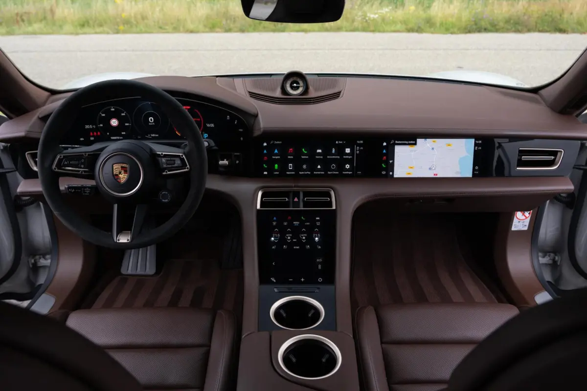 4S Performance Plus 84 kWh|Krijt|Keramisch|€ 181.000 Np|1Eig|Org NL NAP|SportDesign|Achterasbesturing|Olea|SportChrono|Carbon|Warmtepomp|BOSE|Dealer Onderhouden
