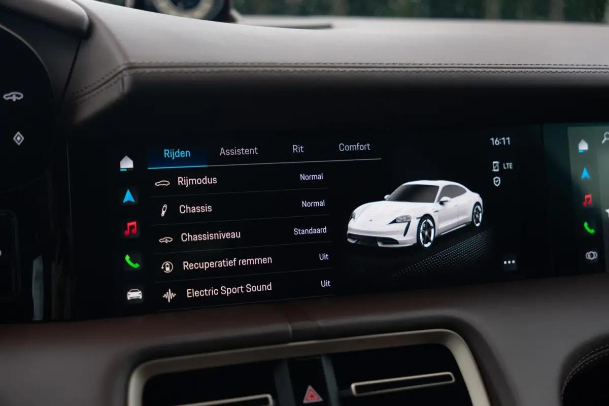 4S Performance Plus 84 kWh|Krijt|Keramisch|€ 181.000 Np|1Eig|Org NL NAP|SportDesign|Achterasbesturing|Olea|SportChrono|Carbon|Warmtepomp|BOSE|Dealer Onderhouden