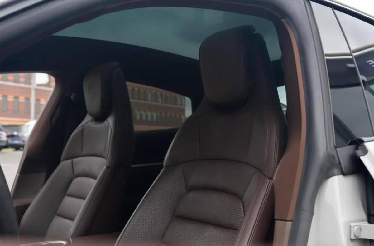 4S Performance Plus 84 kWh|Krijt|Keramisch|€ 181.000 Np|1Eig|Org NL NAP|SportDesign|Achterasbesturing|Olea|SportChrono|Carbon|Warmtepomp|BOSE|Dealer Onderhouden