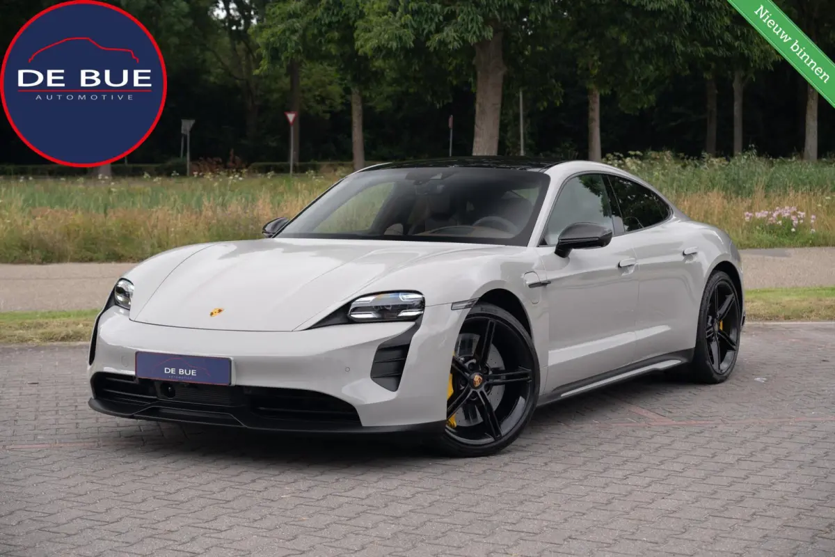 4S Performance Plus 84 kWh|Krijt|Keramisch|€ 181.000 Np|1Eig|Org NL NAP|SportDesign|Achterasbesturing|Olea|SportChrono|Carbon|Warmtepomp|BOSE|Dealer Onderhouden