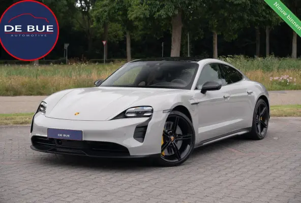 4S Performance Plus 84 kWh|Krijt|Keramisch|€ 181.000 Np|1Eig|Org NL NAP|SportDesign|Achterasbesturing|Olea|SportChrono|Carbon|Warmtepomp|BOSE|Dealer Onderhouden