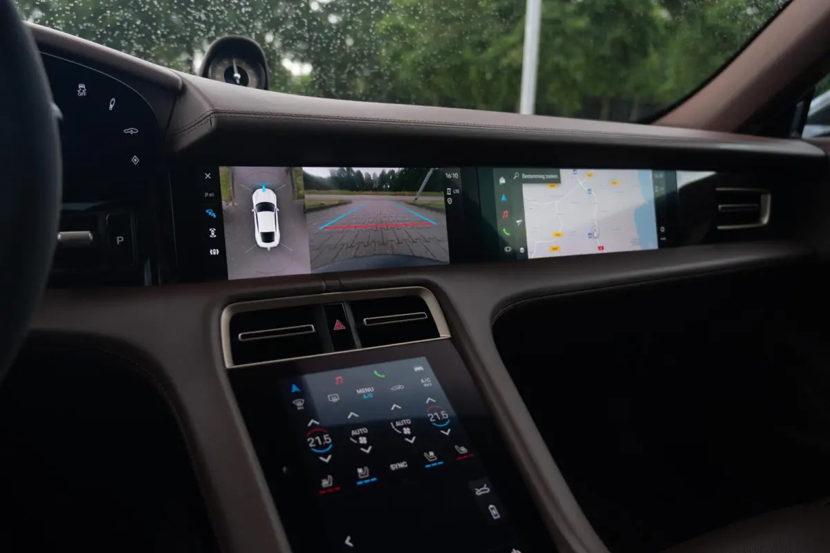 4S Performance Plus 84 kWh|Krijt|Keramisch|€ 181.000 Np|1Eig|Org NL NAP|SportDesign|Achterasbesturing|Olea|SportChrono|Carbon|Warmtepomp|BOSE|Dealer Onderhouden