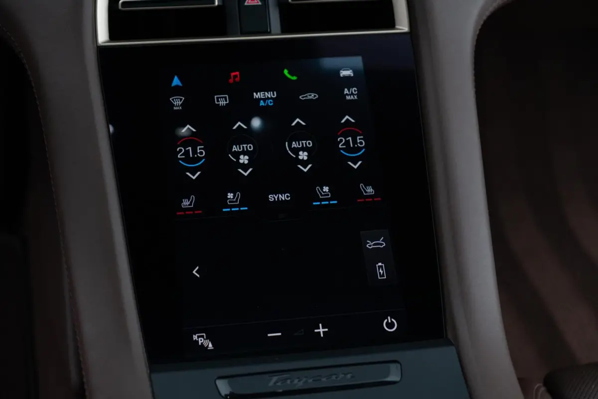 4S Performance Plus 84 kWh|Krijt|Keramisch|€ 181.000 Np|1Eig|Org NL NAP|SportDesign|Achterasbesturing|Olea|SportChrono|Carbon|Warmtepomp|BOSE|Dealer Onderhouden