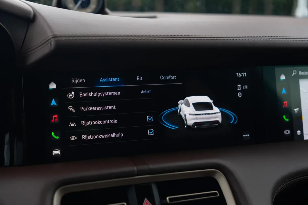 4S Performance Plus 84 kWh|Krijt|Keramisch|€ 181.000 Np|1Eig|Org NL NAP|SportDesign|Achterasbesturing|Olea|SportChrono|Carbon|Warmtepomp|BOSE|Dealer Onderhouden