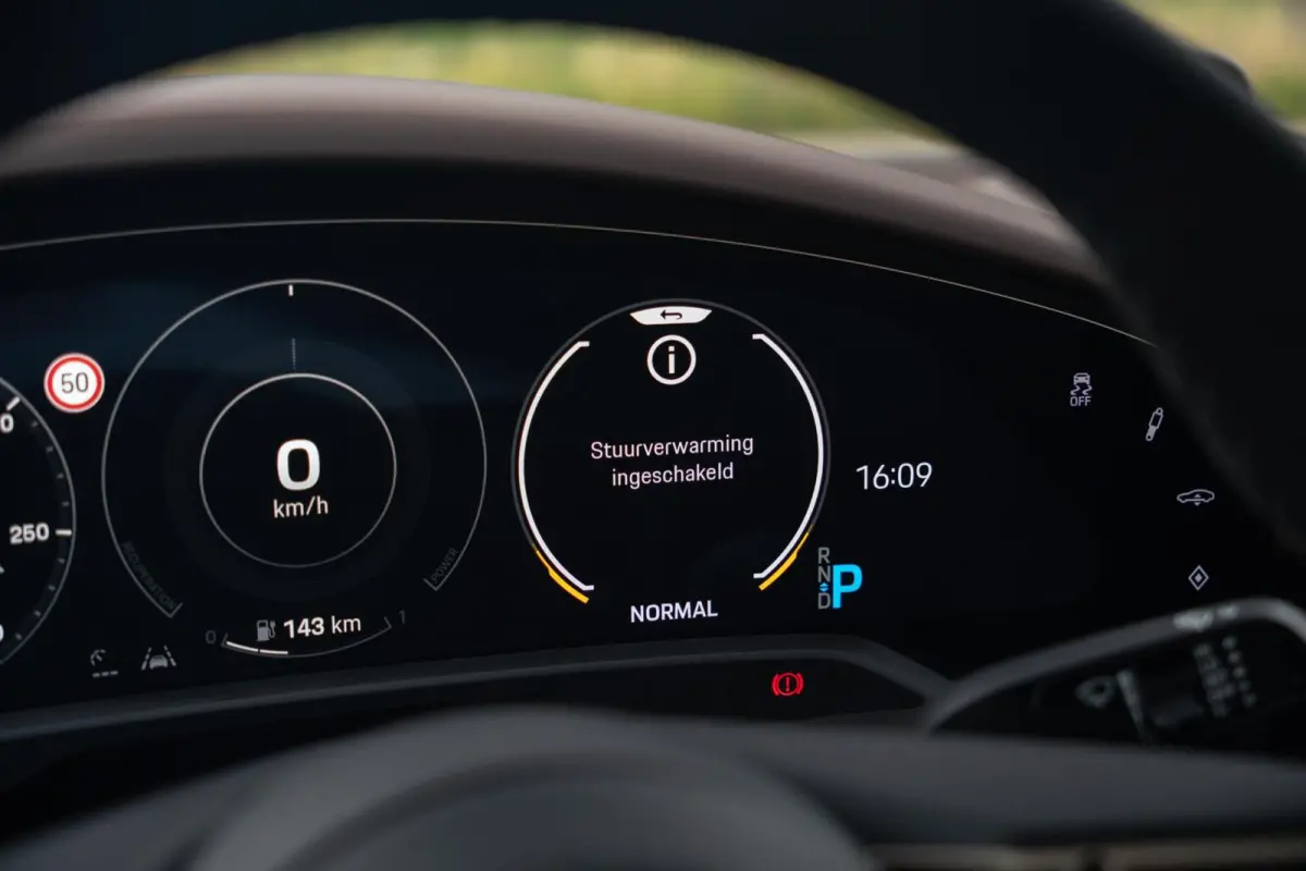4S Performance Plus 84 kWh|Krijt|Keramisch|€ 181.000 Np|1Eig|Org NL NAP|SportDesign|Achterasbesturing|Olea|SportChrono|Carbon|Warmtepomp|BOSE|Dealer Onderhouden