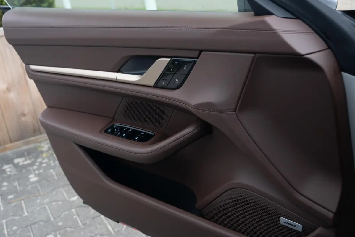 4S Performance Plus 84 kWh|Krijt|Keramisch|€ 181.000 Np|1Eig|Org NL NAP|SportDesign|Achterasbesturing|Olea|SportChrono|Carbon|Warmtepomp|BOSE|Dealer Onderhouden
