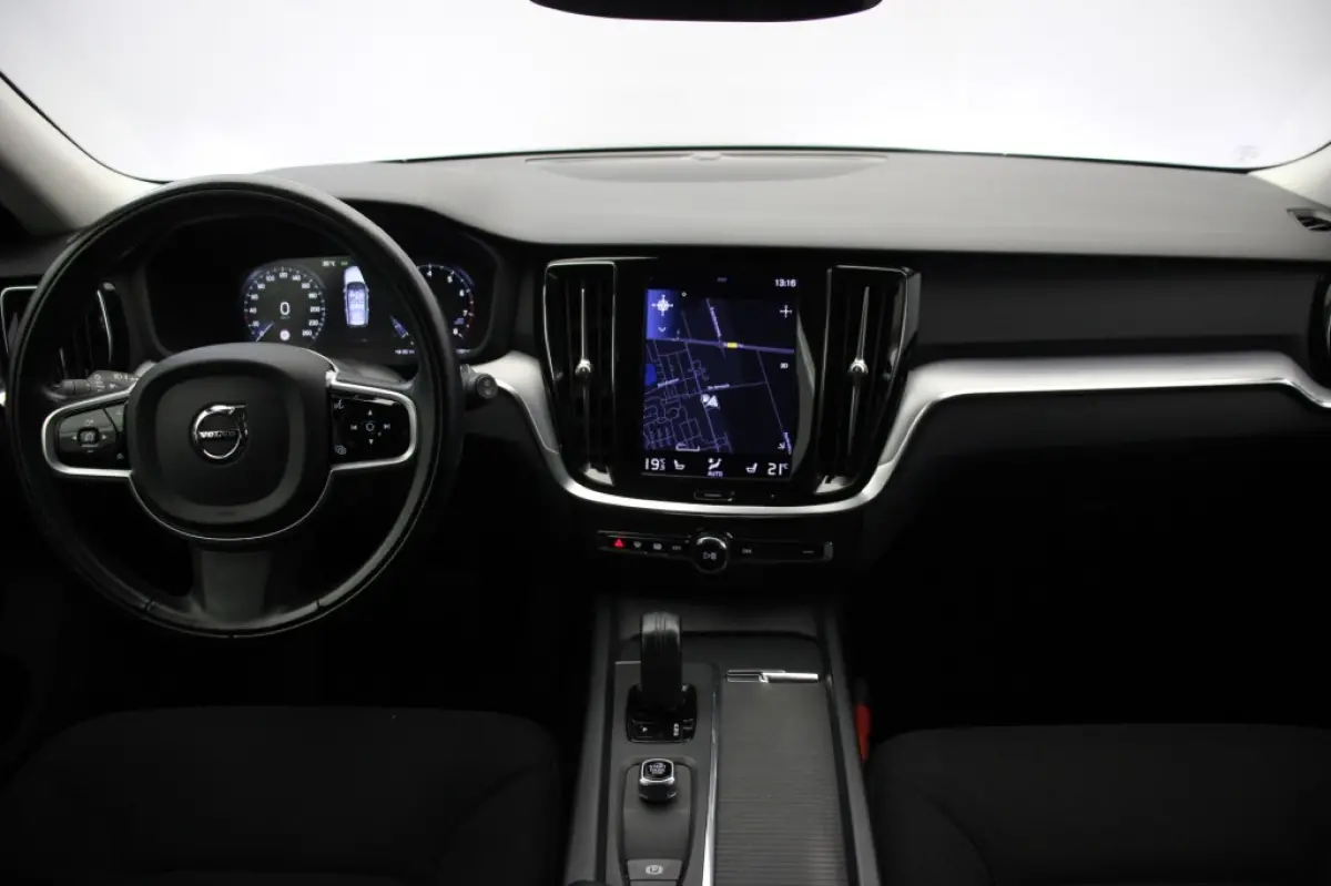 2.0 B3 Momentum Advantage Automaat - Carplay, Camera, Stoelverw.