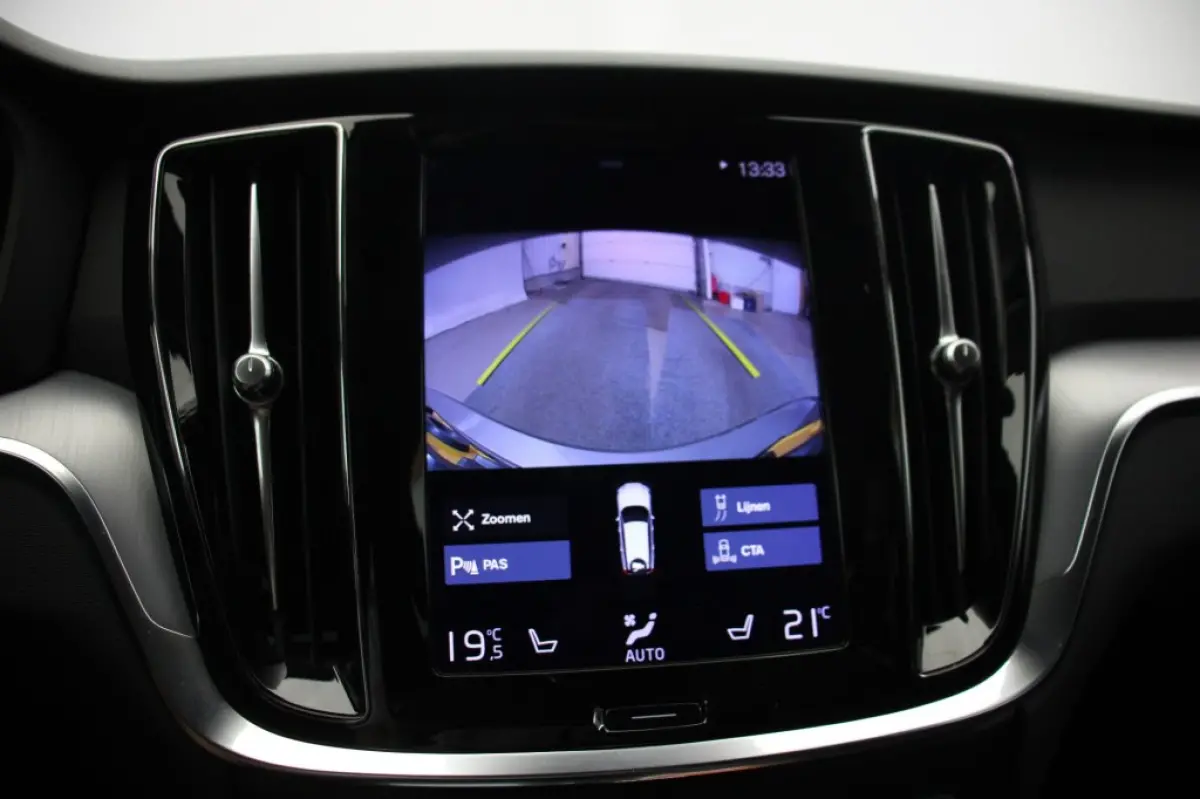 2.0 B3 Momentum Advantage Automaat - Carplay, Camera, Stoelverw.