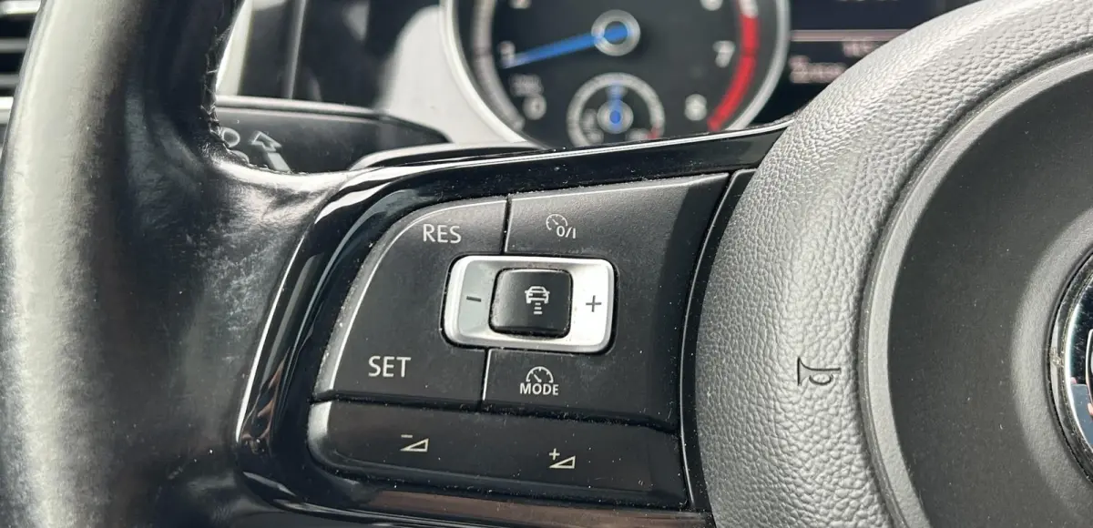 2.0 TSI R 4Motion 300PK | BOMVOL | LIEFHEBBERS AUTO! | PANO | Nieuwe APK | Nieuwe Kettingen | Recent Groot Onderhoud Uitgevoerd door een TSI Specialist | 4 Nieuwe Conti Sport Contact 7 Bande