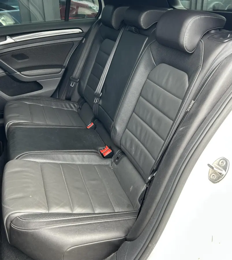 2.0 TSI R 4Motion 300PK | BOMVOL | LIEFHEBBERS AUTO! | PANO | Nieuwe APK | Nieuwe Kettingen | Recent Groot Onderhoud Uitgevoerd door een TSI Specialist | 4 Nieuwe Conti Sport Contact 7 Bande